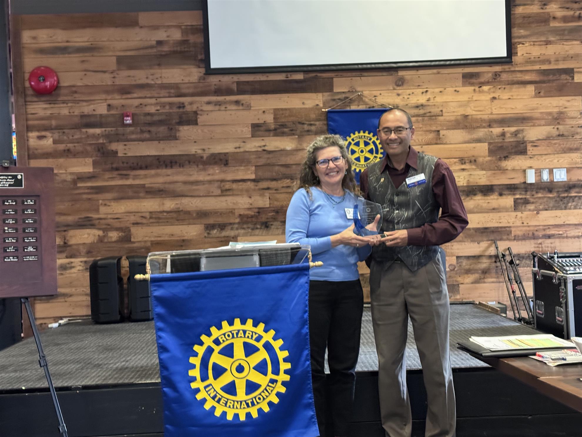 Peter Tam recieving the Jim Hadgkiss Award