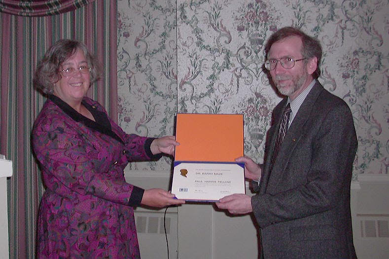 Pres-Dinner-2003---Maze-Paul-Harris-Award.jpg