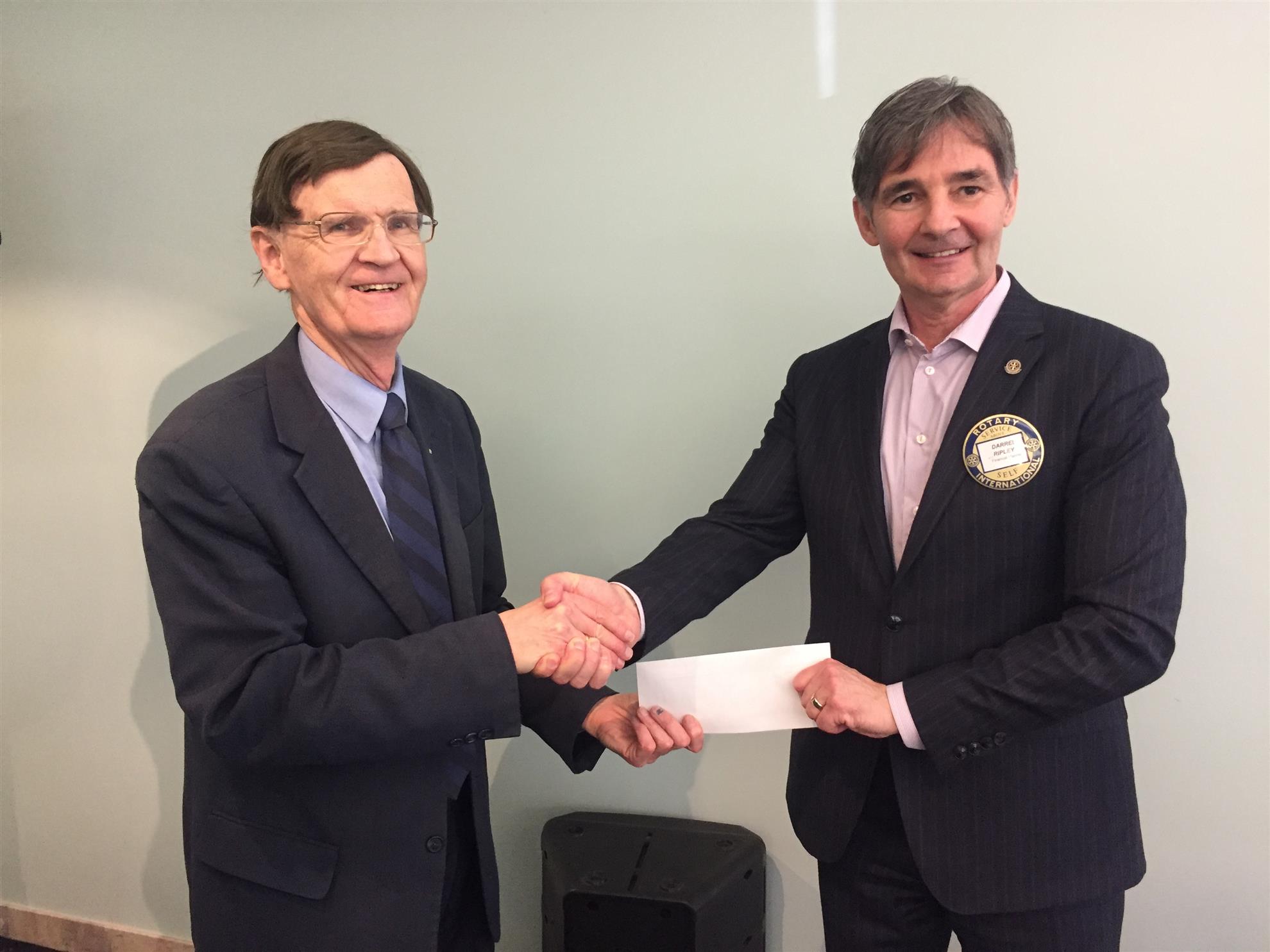 David Hamilton presenting a cheque to the Rotary Foundation in memory of Rudy Mangold