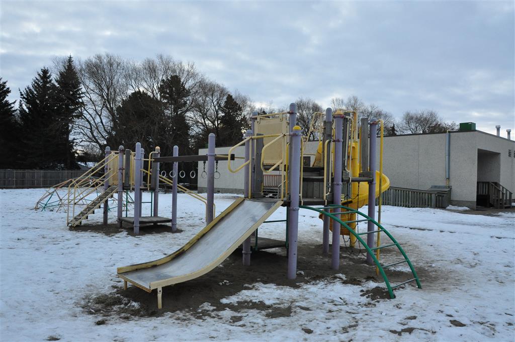 ÉCOLE BROXTON PARK SCHOOL PLAYGROUND PROJECT: UP AND PLAYING! | Rotary ...