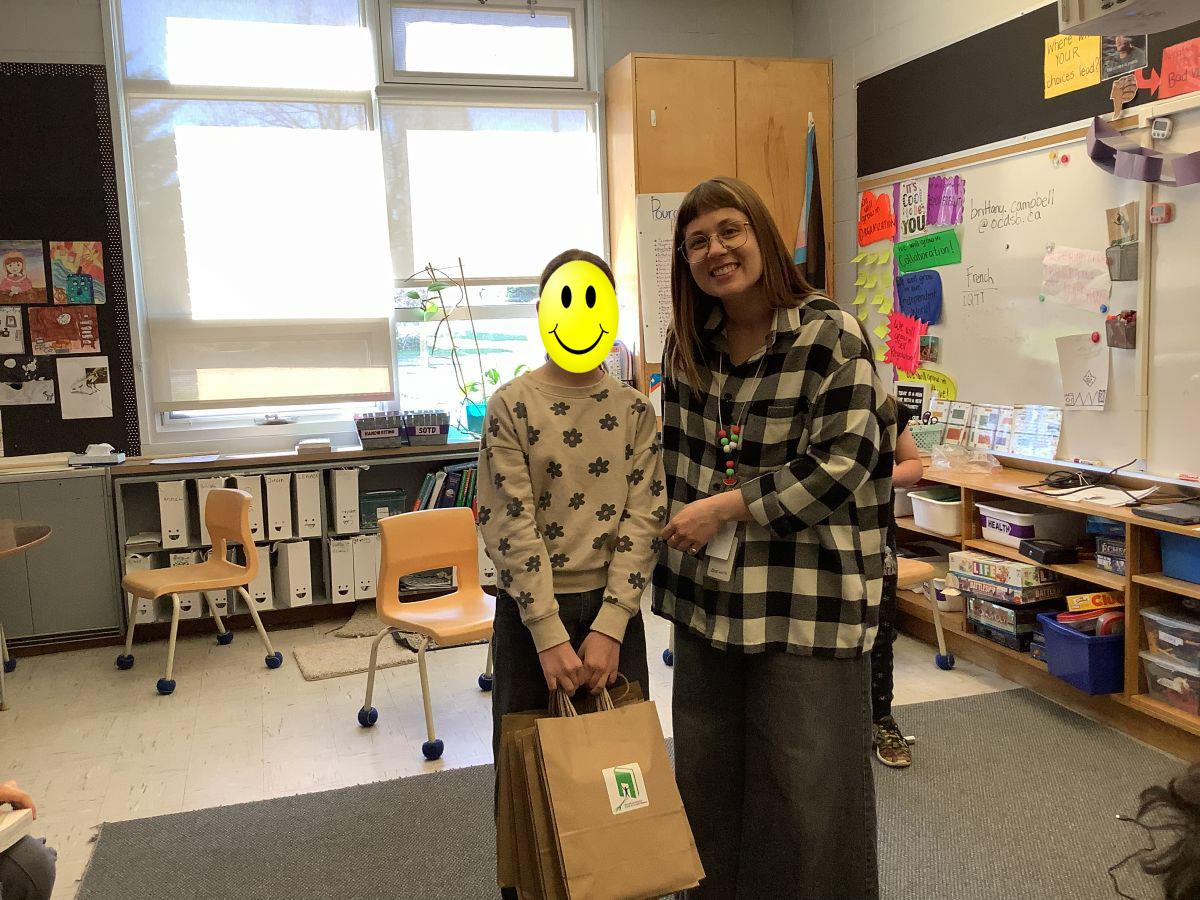 Student helpers participating in the delivery