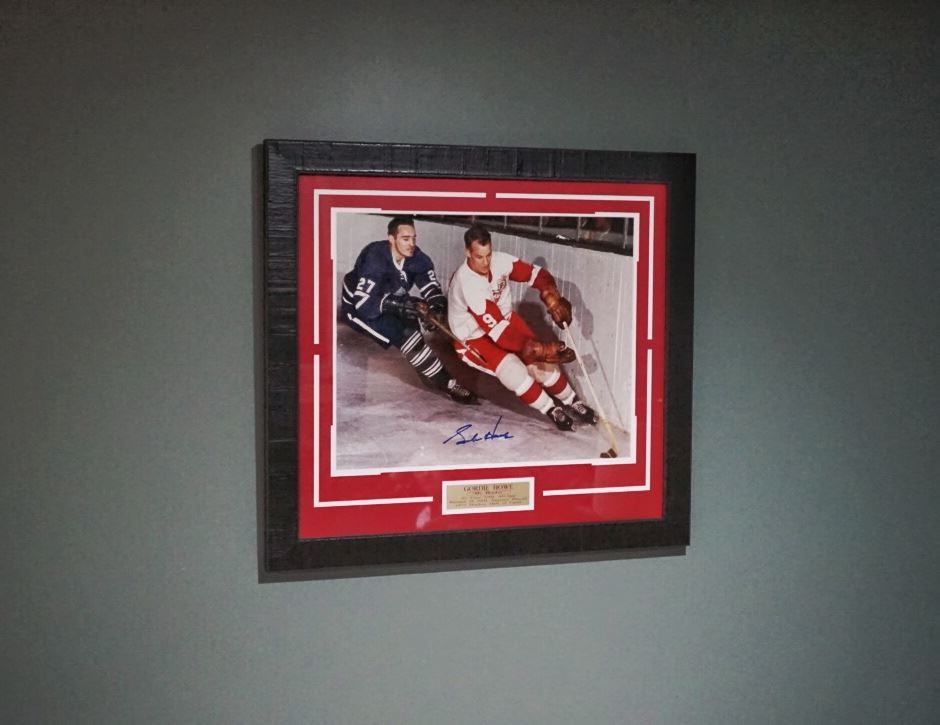 Gordie Howe Framed Picture.