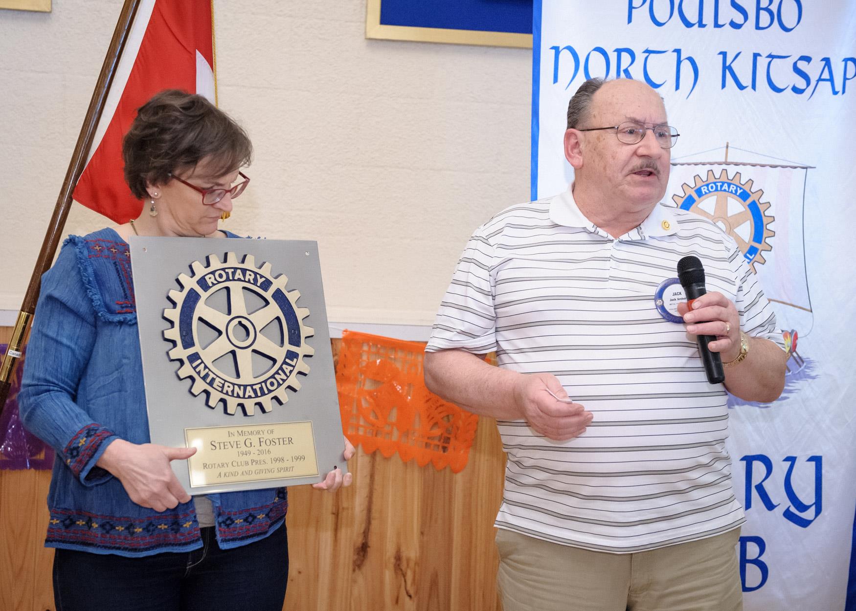 Jack Archer presents the Memorial Plaque for Steve Foster