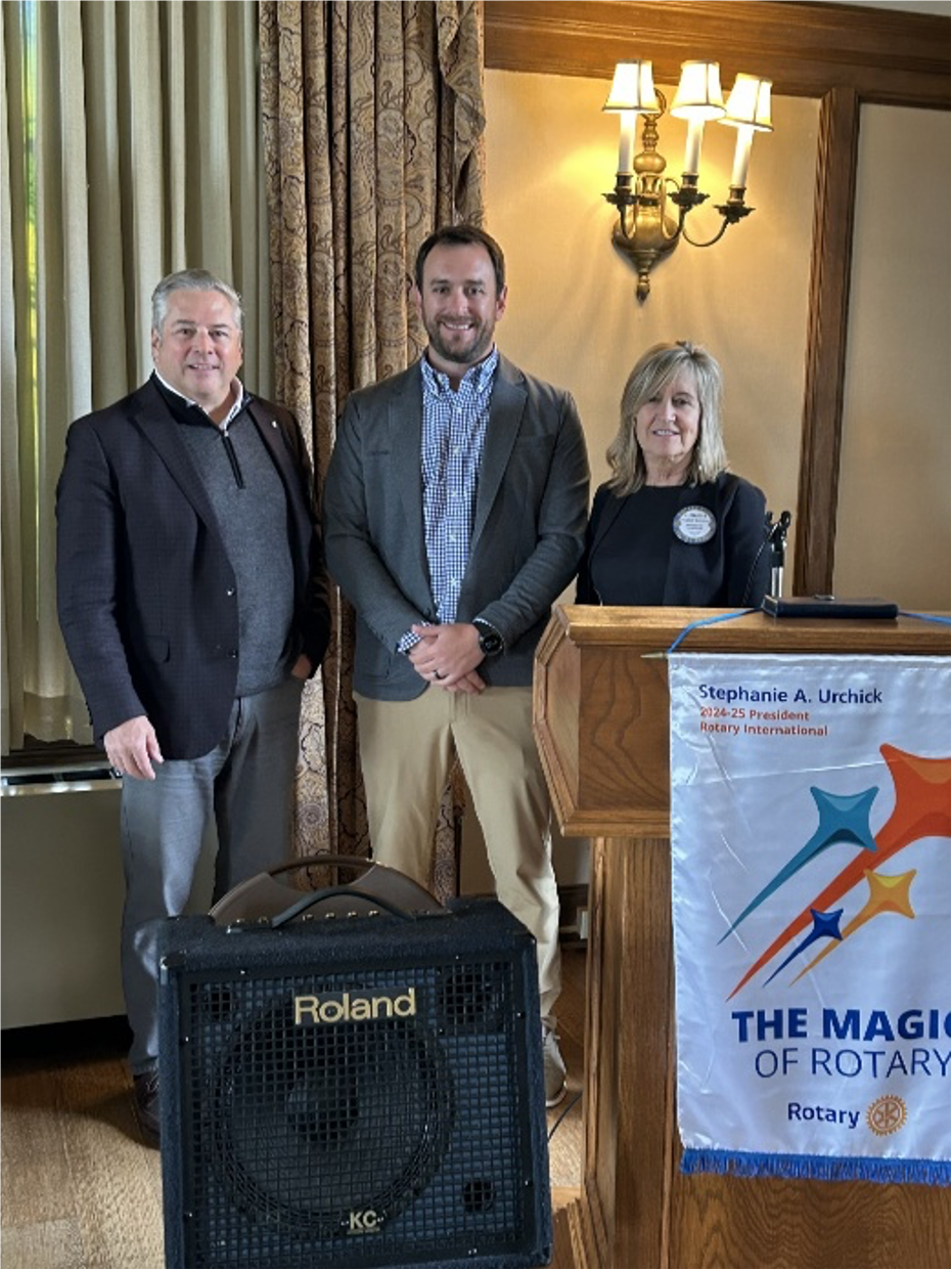 A group of people standing in front of a podiumAI-generated content may be incorrect.