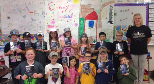Rotarians Delivery Dictionaries to area 3rd Graders