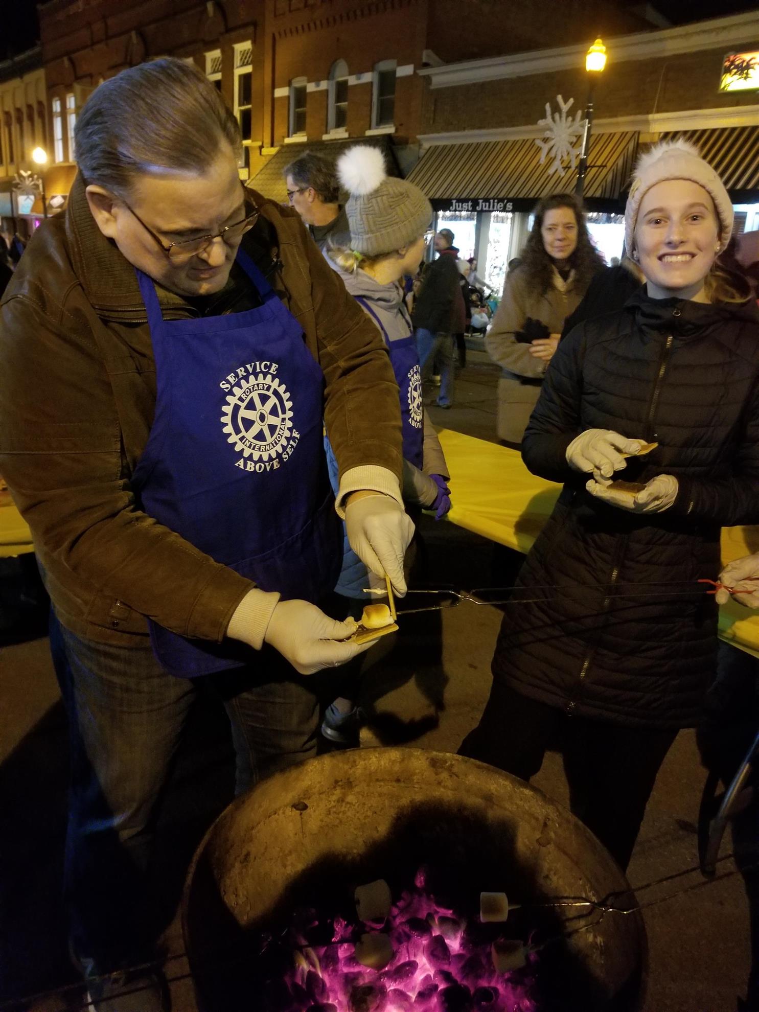 Flushing Rotary Club provides S'mores once again during Candlewalk 2021