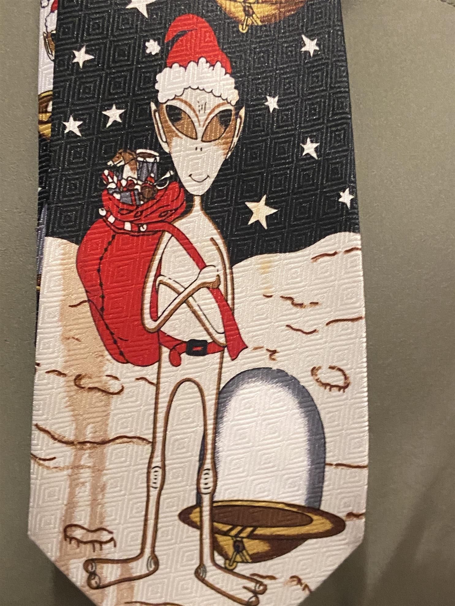 alien-Christmas-tie.JPG