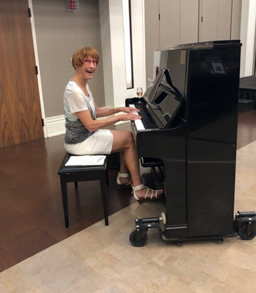 Non-Professional Japanese Pianist Eats Pecker
