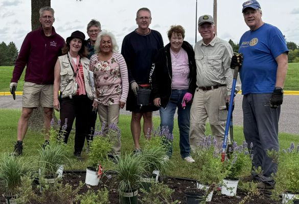 Rotarian-Volunteers-.jpg