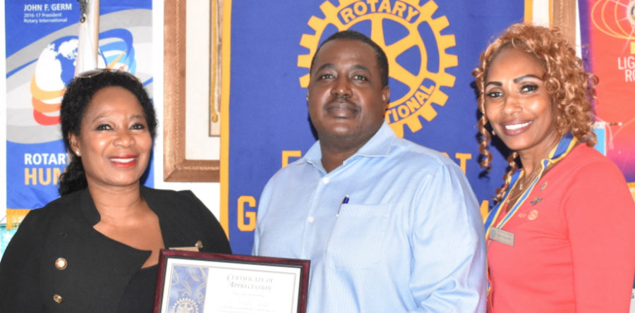 Bahamian Cardiologist and Internist Dr. Winston Forbes (center), who was the guest speaker at yesterday’s Rotary Club of Freeport’s meeting accepts a certificate of appreciation from club president Elsie Knowles (right) and club member Gina English (left). (PHOTO: JENNEVA RUSSELL)