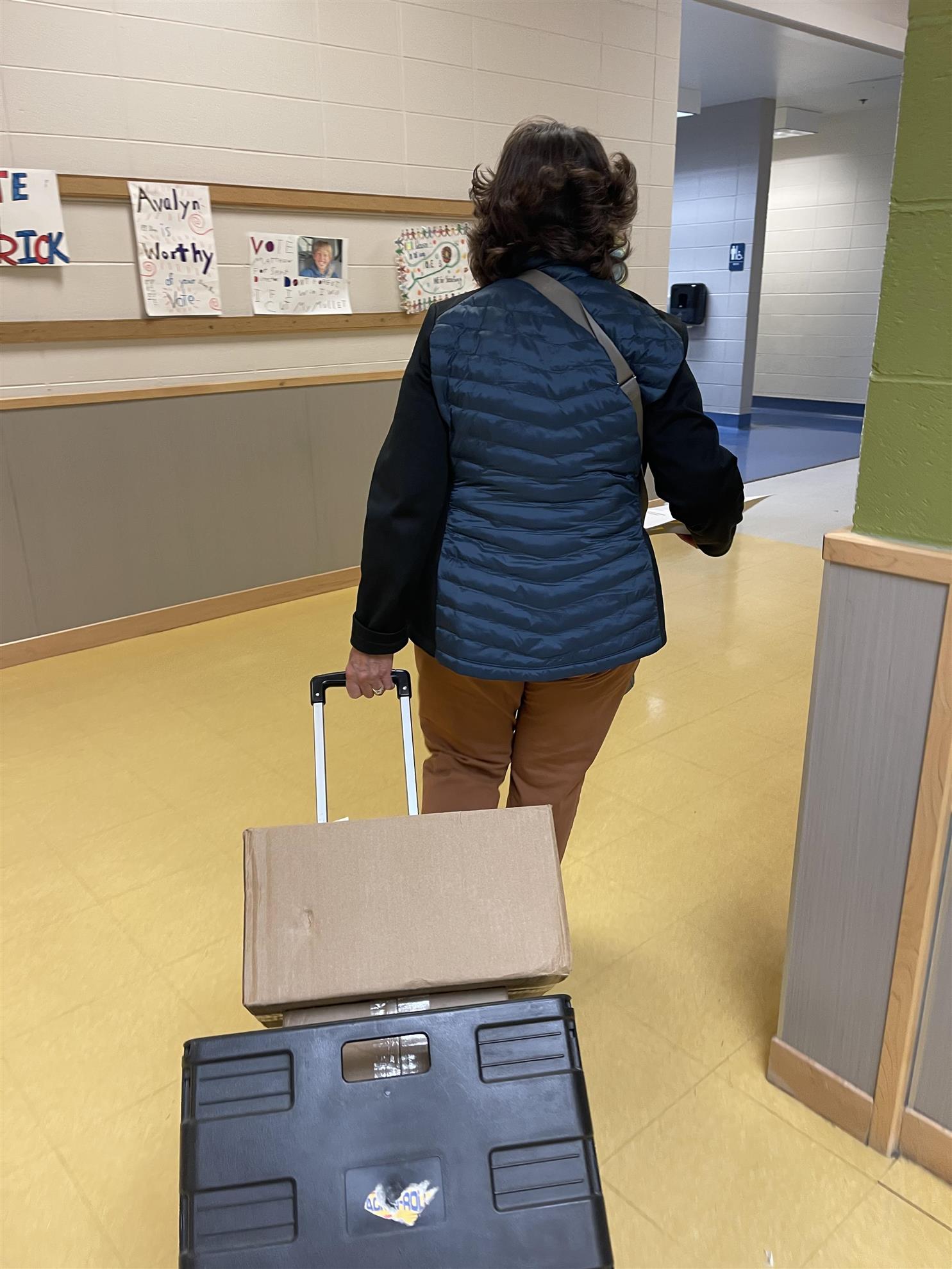 Rotarian Sue Archer has delivered dictionaries before, she has a great set up!