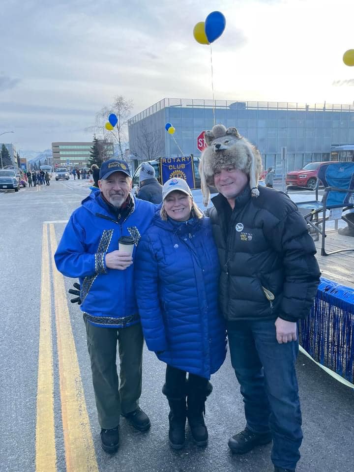 Marty, Cheryl & Carl enjoying a visit before the parade.