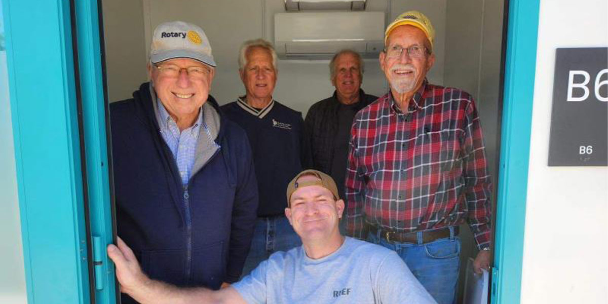 slider_2024-Helping-out-at-Dignity-Moves