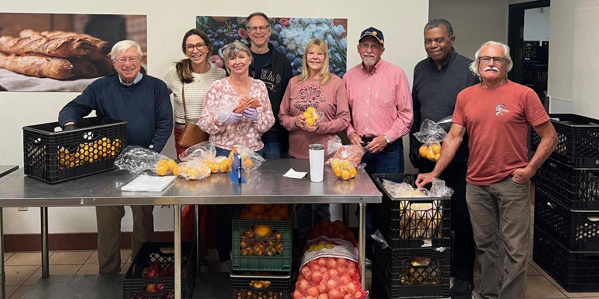 slider_2024-Volunteering-at-the-Unity-Shop