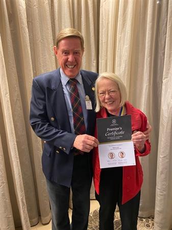 Di receiving the Premier's certificate for voluntary service