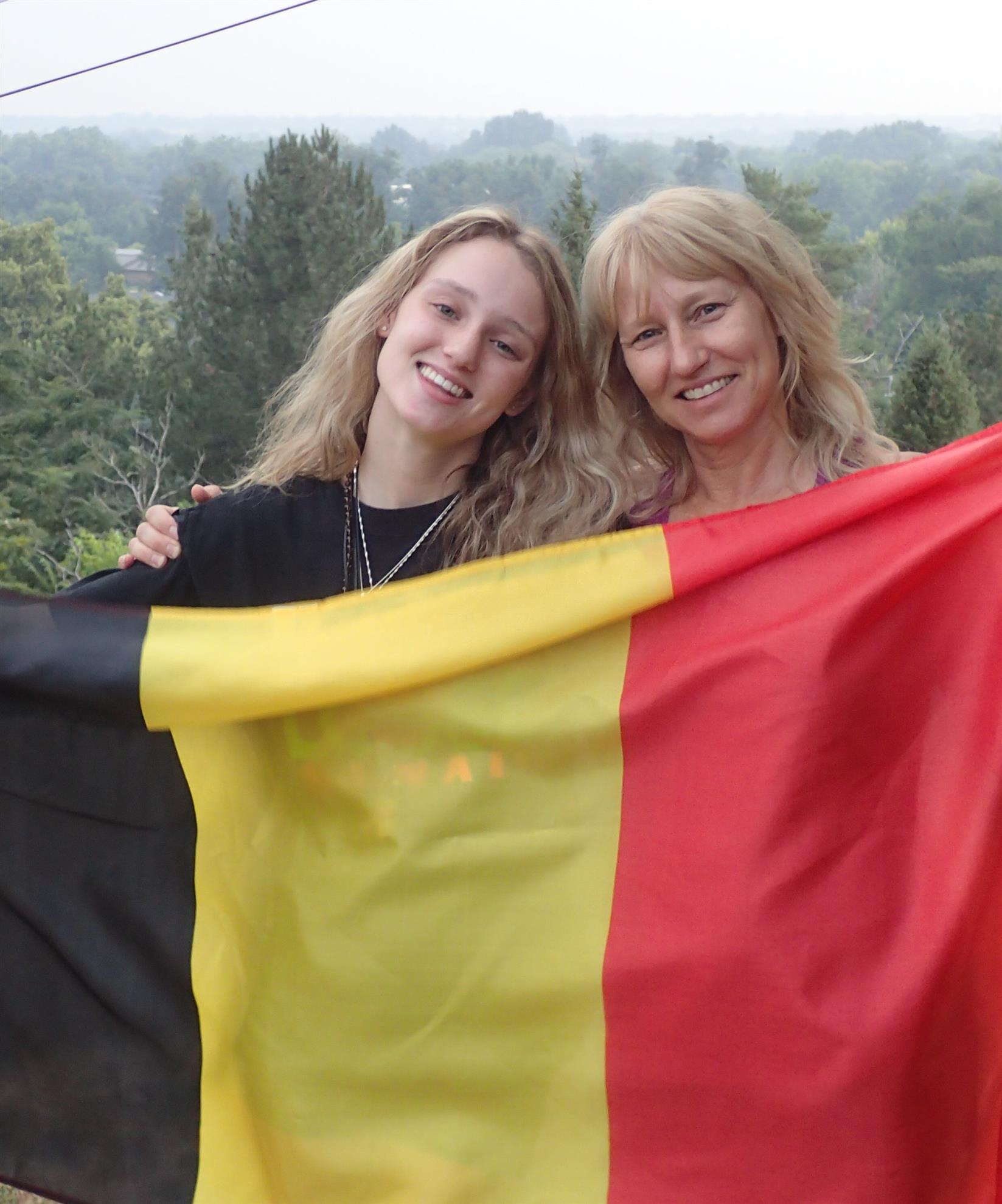 Tara and Laura Spencer. Courtesy of LSpencer