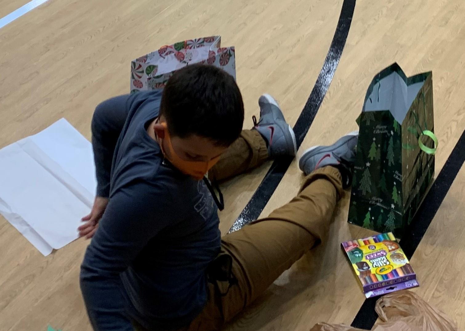 Student gift wrapping 2021_MSieler_20211209