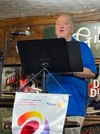 Dave Davis announces the need for volunteers for the Arlington Heroes Run