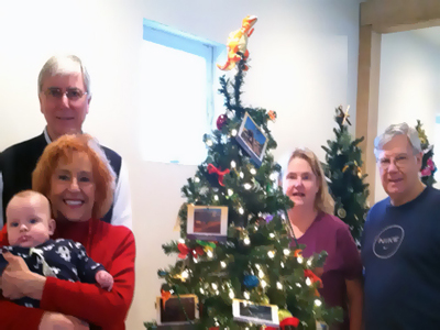 holiday-tree-decorators