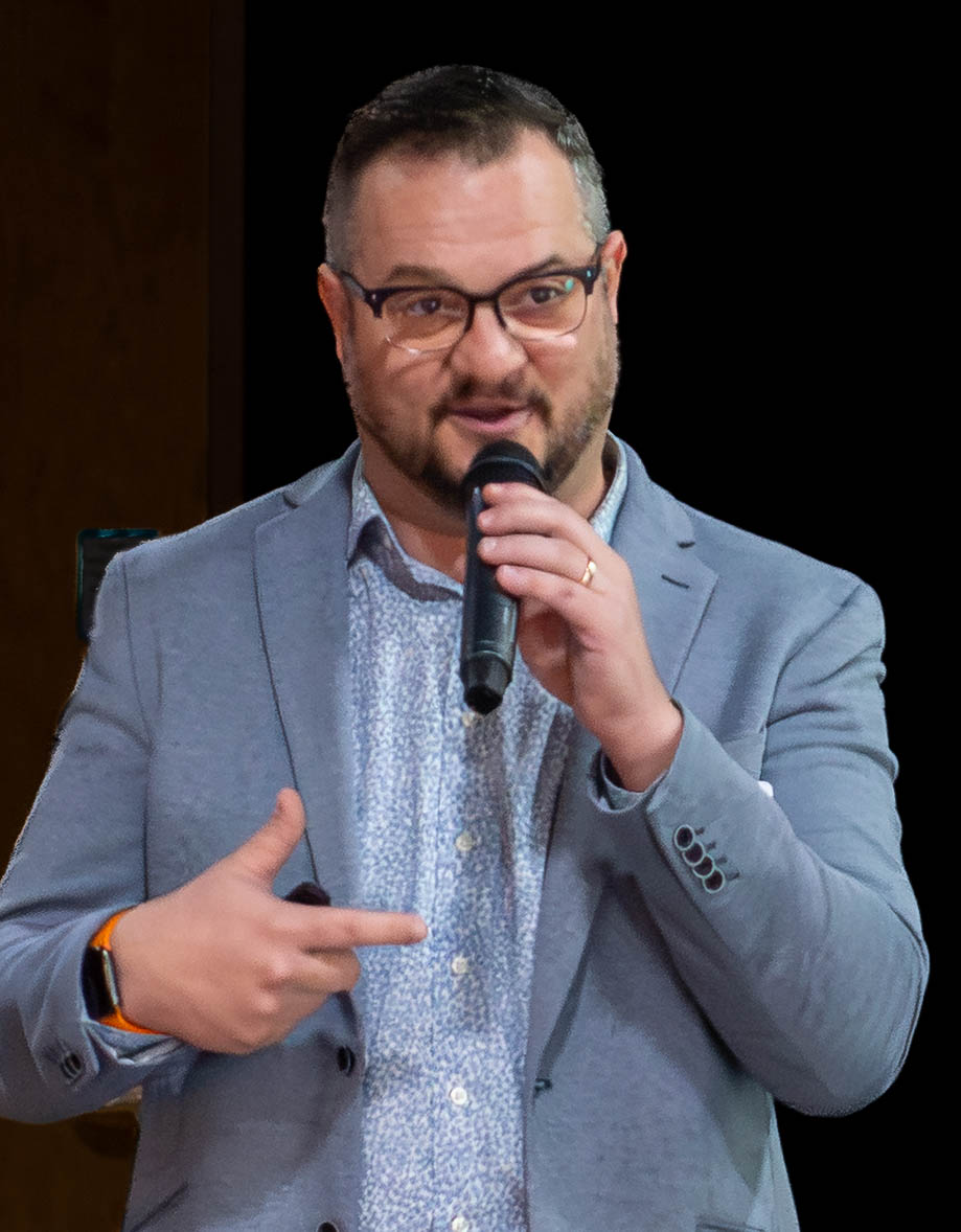 Speaker Eli Weinzveg