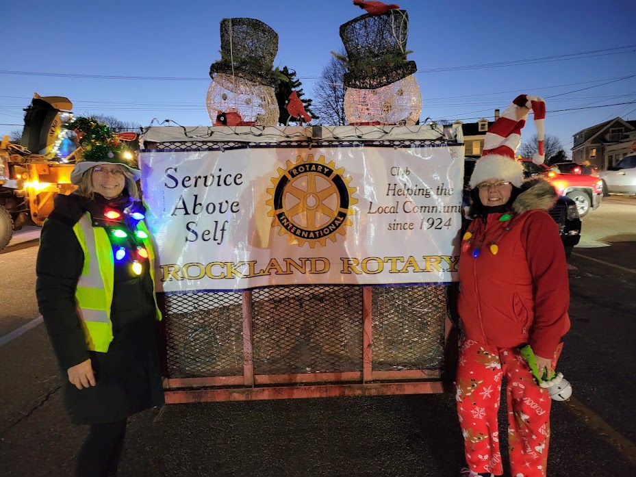 Rockland Rotarians got into the jolly Holiday Season by participating in the Festival of Lights parade, Saturday, November 27, 2021. It was a full day for many Rockland Rotarians who volunteered to decorate the Rotary float, sell Fire Pit raffle tickets for Polio+, and participated in the spectacular festival parade down Rockland's Main St., waving to the large crowd of cheerful onlookers.