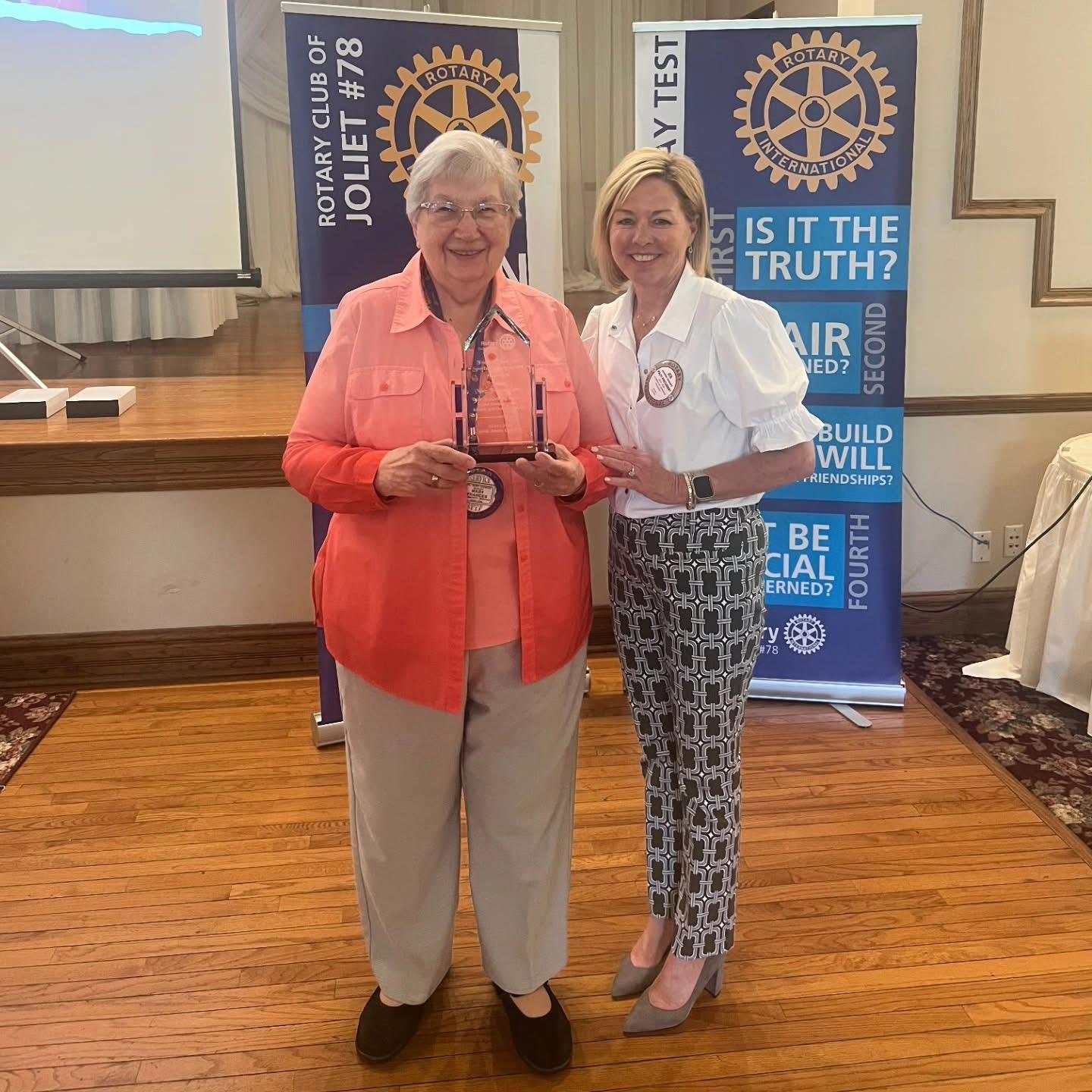 Rotarian Jen Howard presents to 2025 Frank J. Turk, Sr. Spirit of Rotary Award to Sr. Mary Frances Seeley
