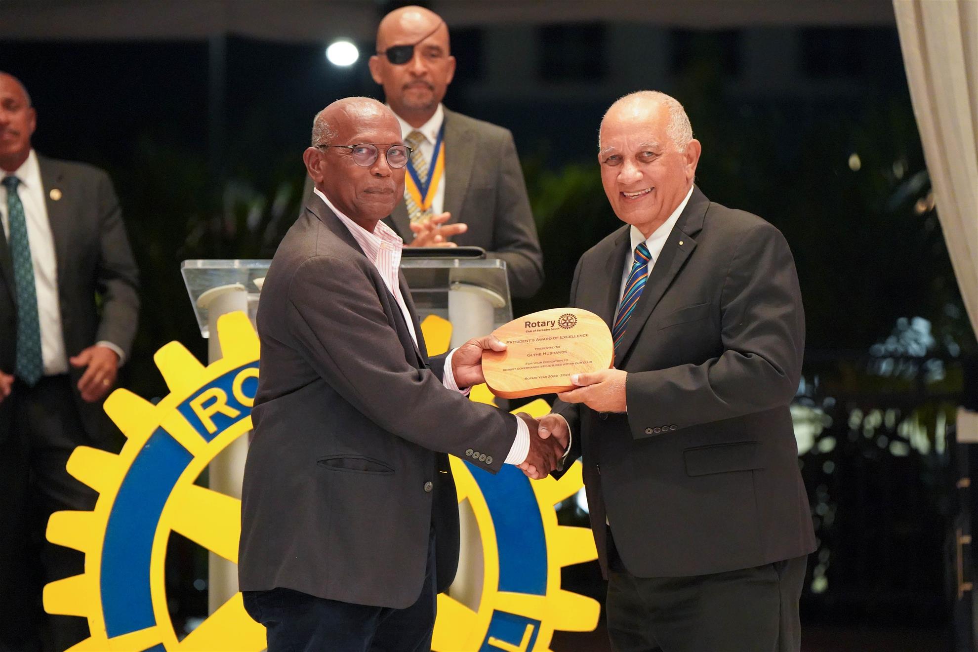 Director Glyne receiving his award from PDG David