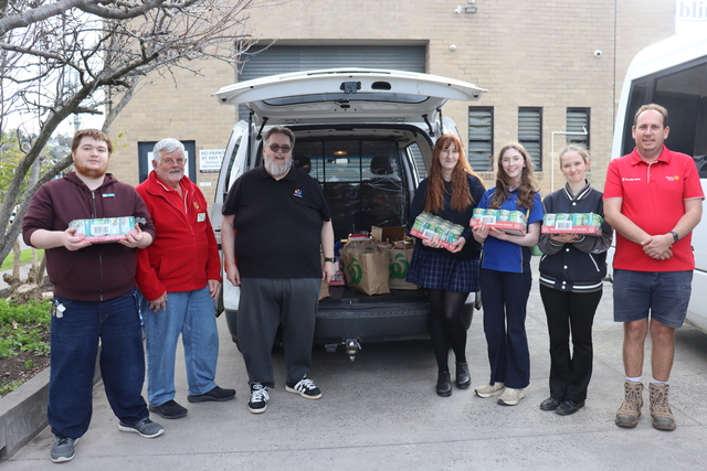 SIRC, Lilydale heights School presenting donated food to Holy Fools 