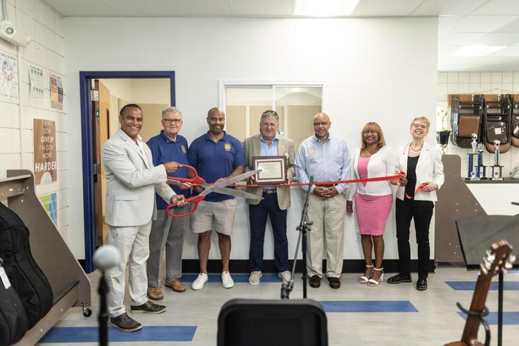 Peekskill Rotarian pose for ribbon cutting.