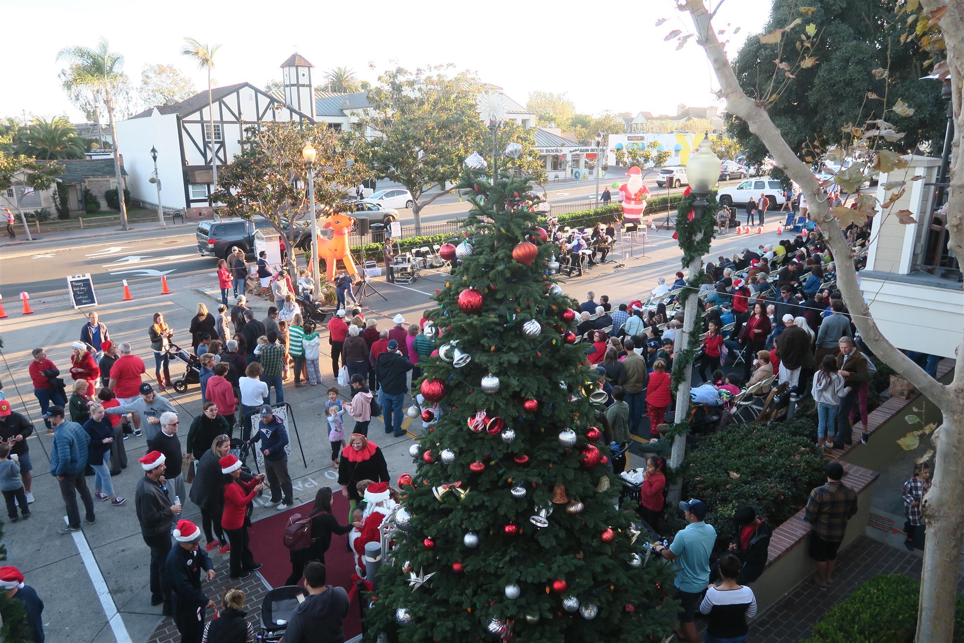 Annual Tree Lighting supporting local charities