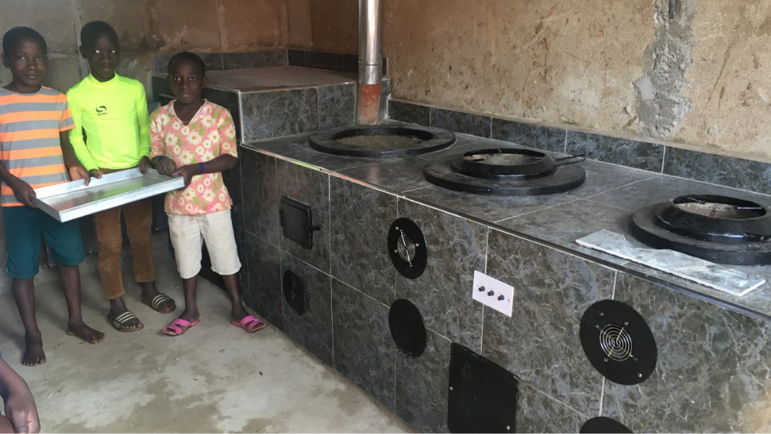 Kids-with-stove.jpg