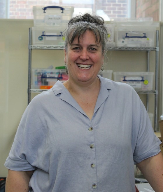 A person smiling at camera

AI-generated content may be incorrect.