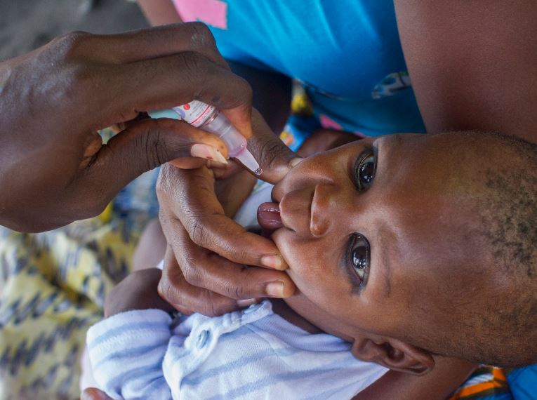 Polio vaccine given to a child