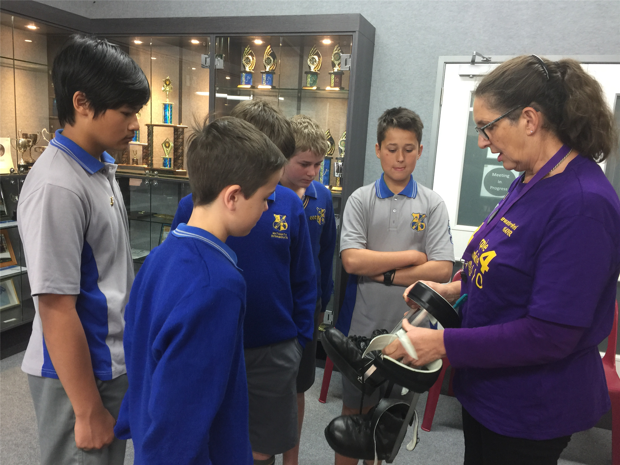 Matamata Rotarian Michelle Tanner demonstrates how callipers were used but children with polio to Matamata Intermediate students.