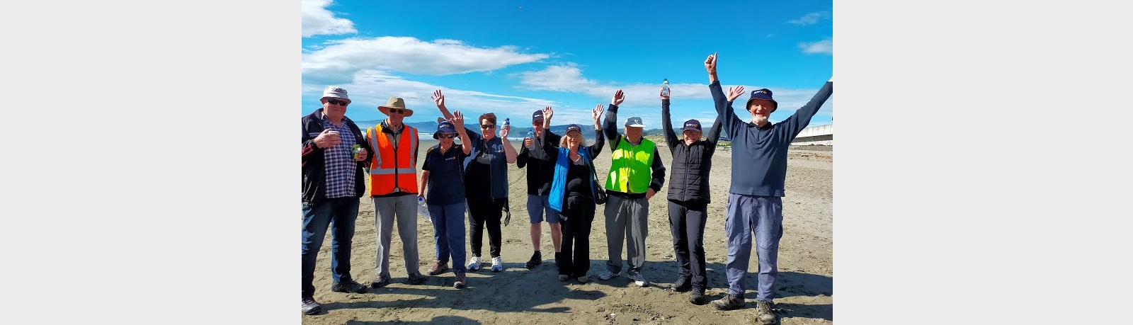 lift-thelid-walk-red-wide