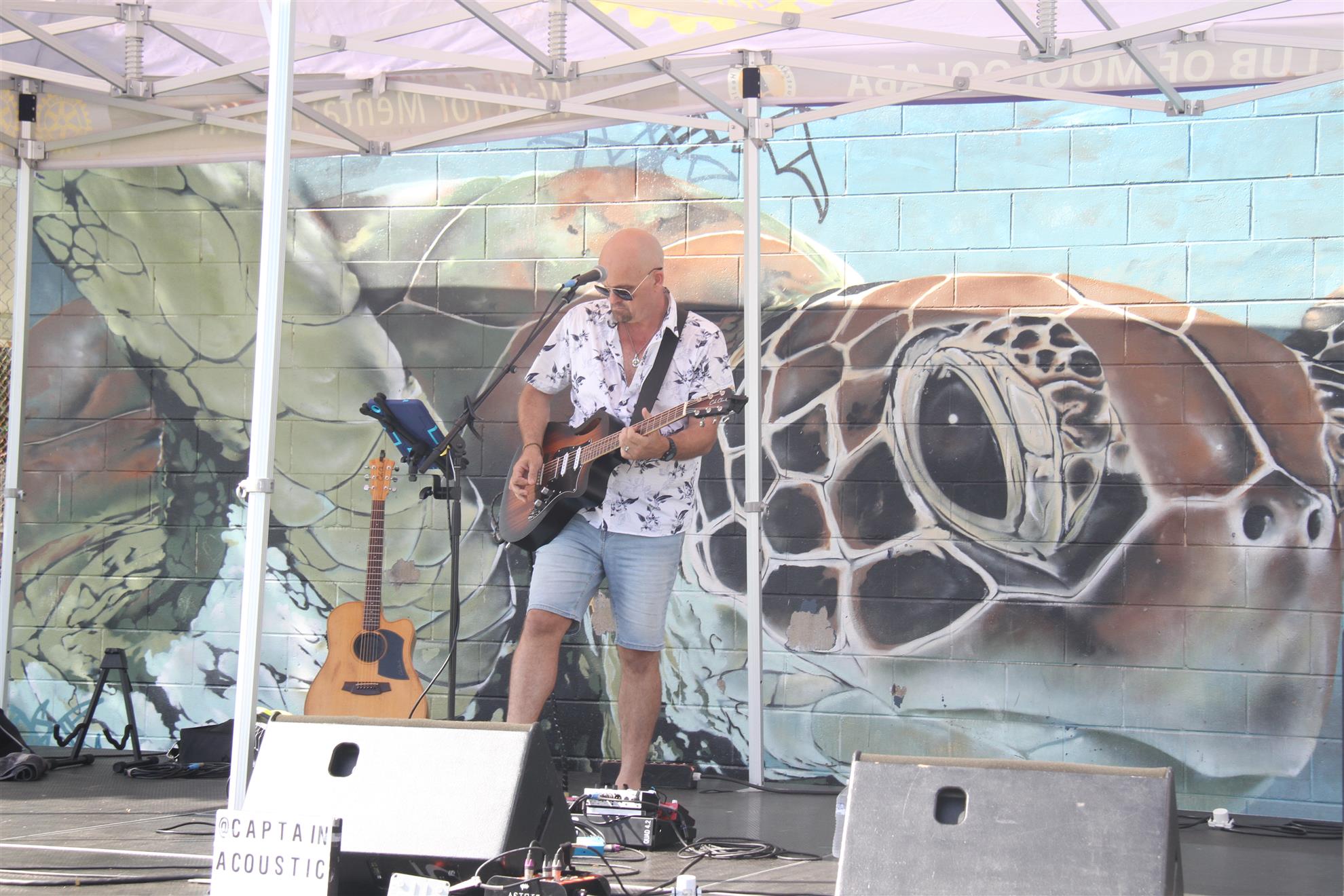 captain-accoustic.JPG
