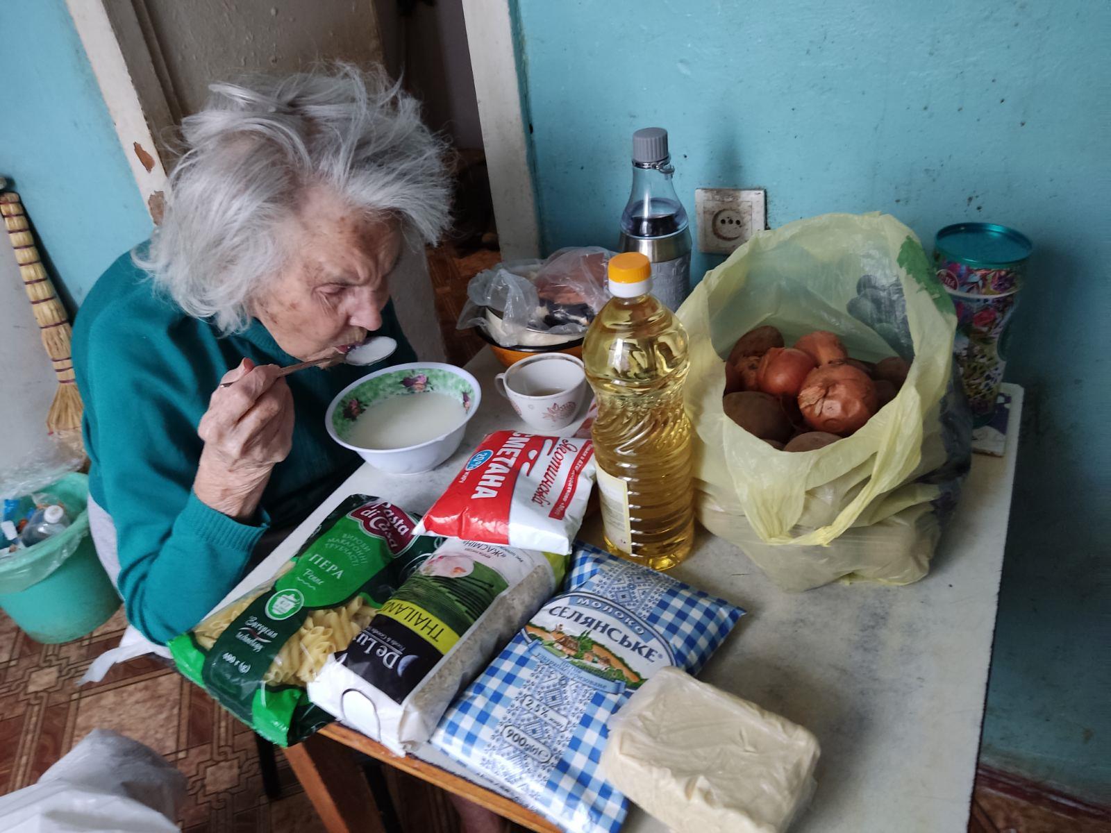 Babuska har fått mat och mediciner