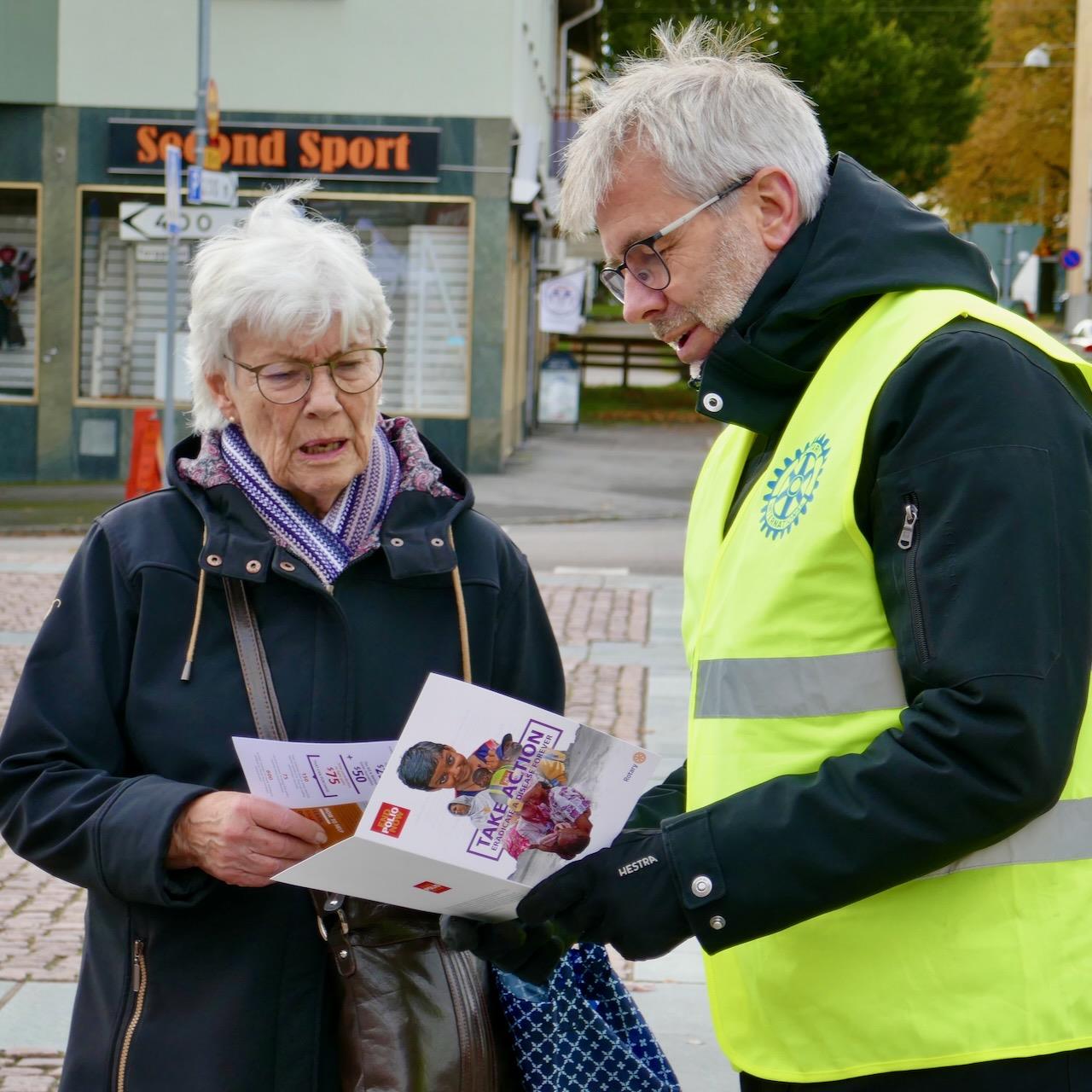 Peter Sterna i Tranås-Sommenbygden Rotaryklubb kampanjar för att utrota polio