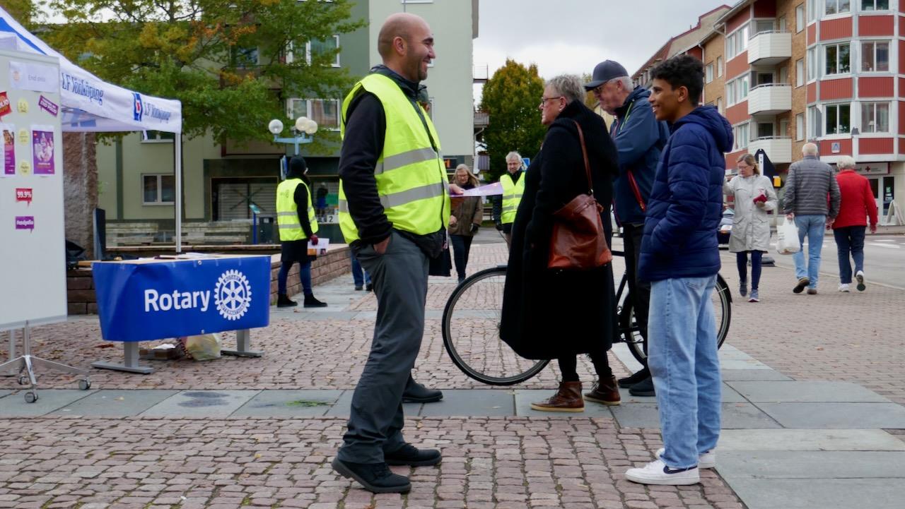 Edin Paradzik, president i Tranås-Sommenbygden Rotaryklubb, kampanjar för att utrota polio
