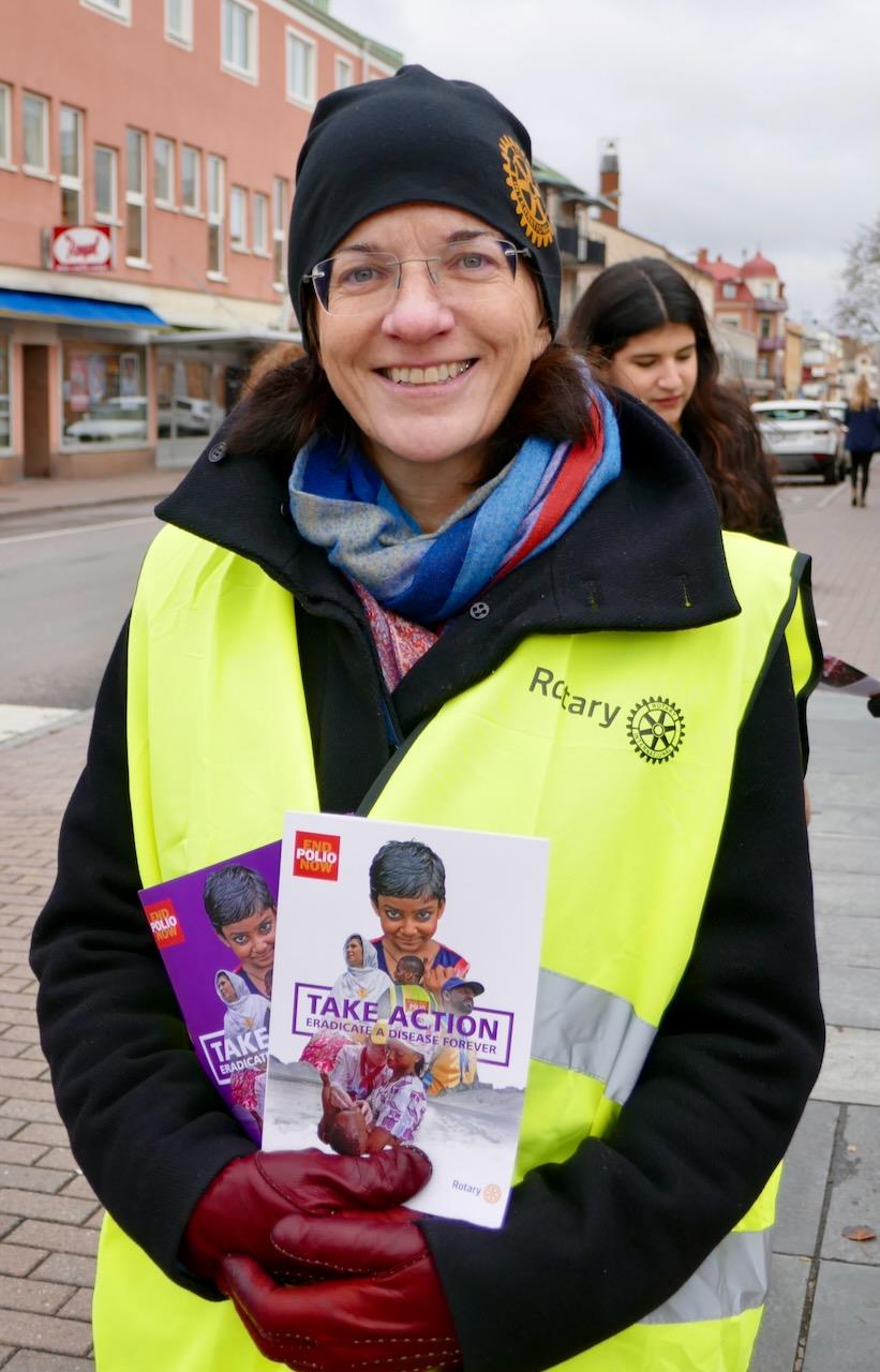 Irina Kvarnström i Tranås-Sommenbygden Rotaryklubb kampanjar för att utrota polio