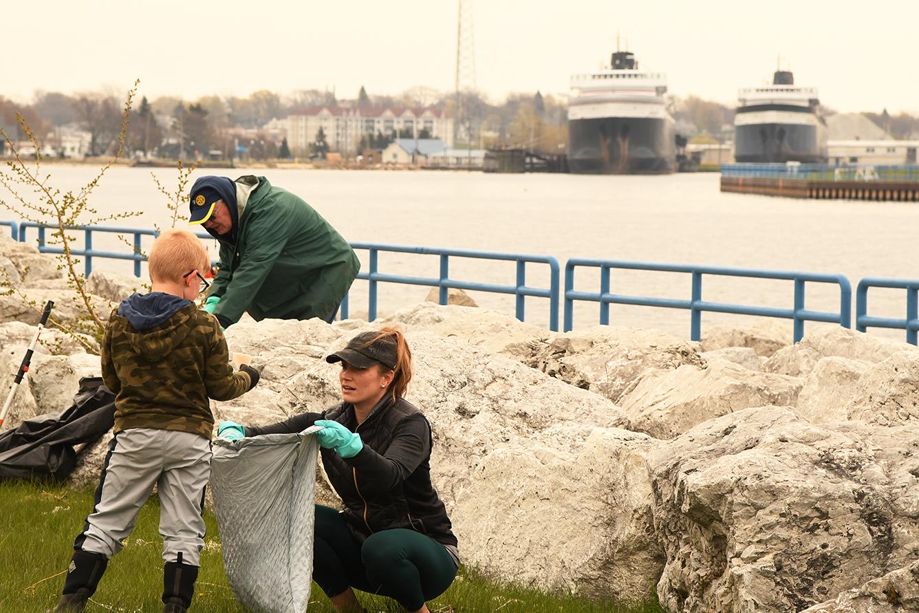 People Of Action! Great Lakes Watershed Cleanup 