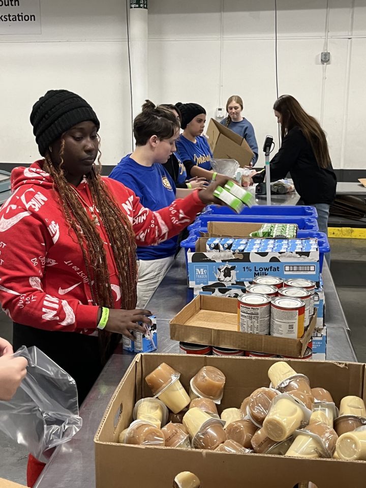 Midwest City Rotary Serves at the Food Bank | District 5750