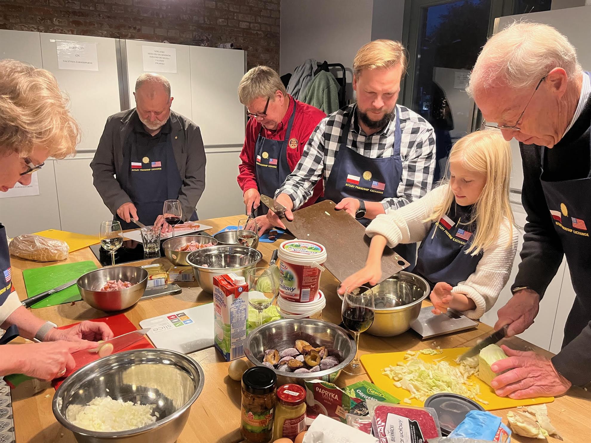 Preparing a meal together with members of the Olsztyn Varmia Rotary Club