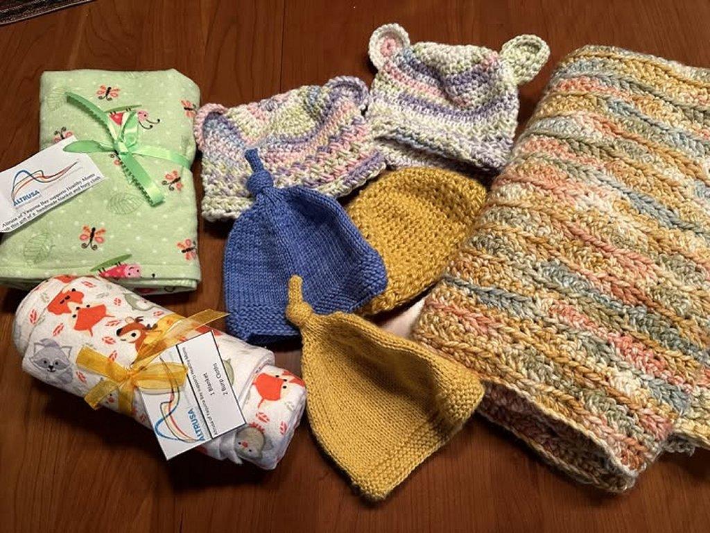 Healthy-Moms-knitted-items.-2025.jpg