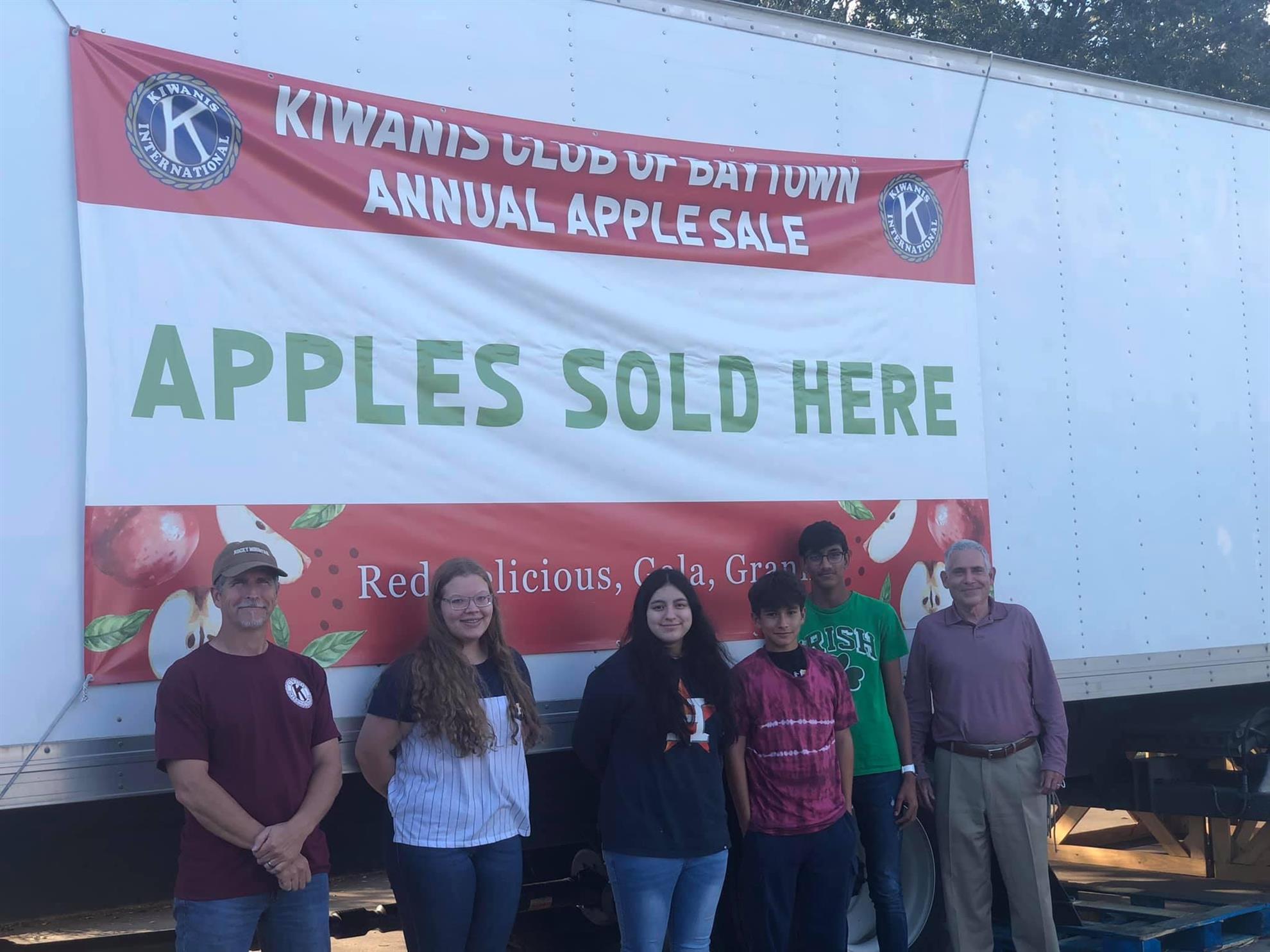 Key Clubs Support Annual Apple Sale Kiwanis Club of Baytown