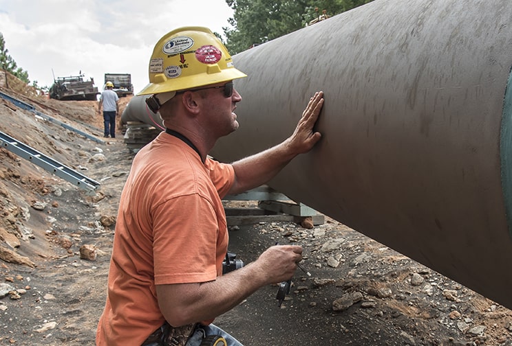Pipeline operator working on pipeline