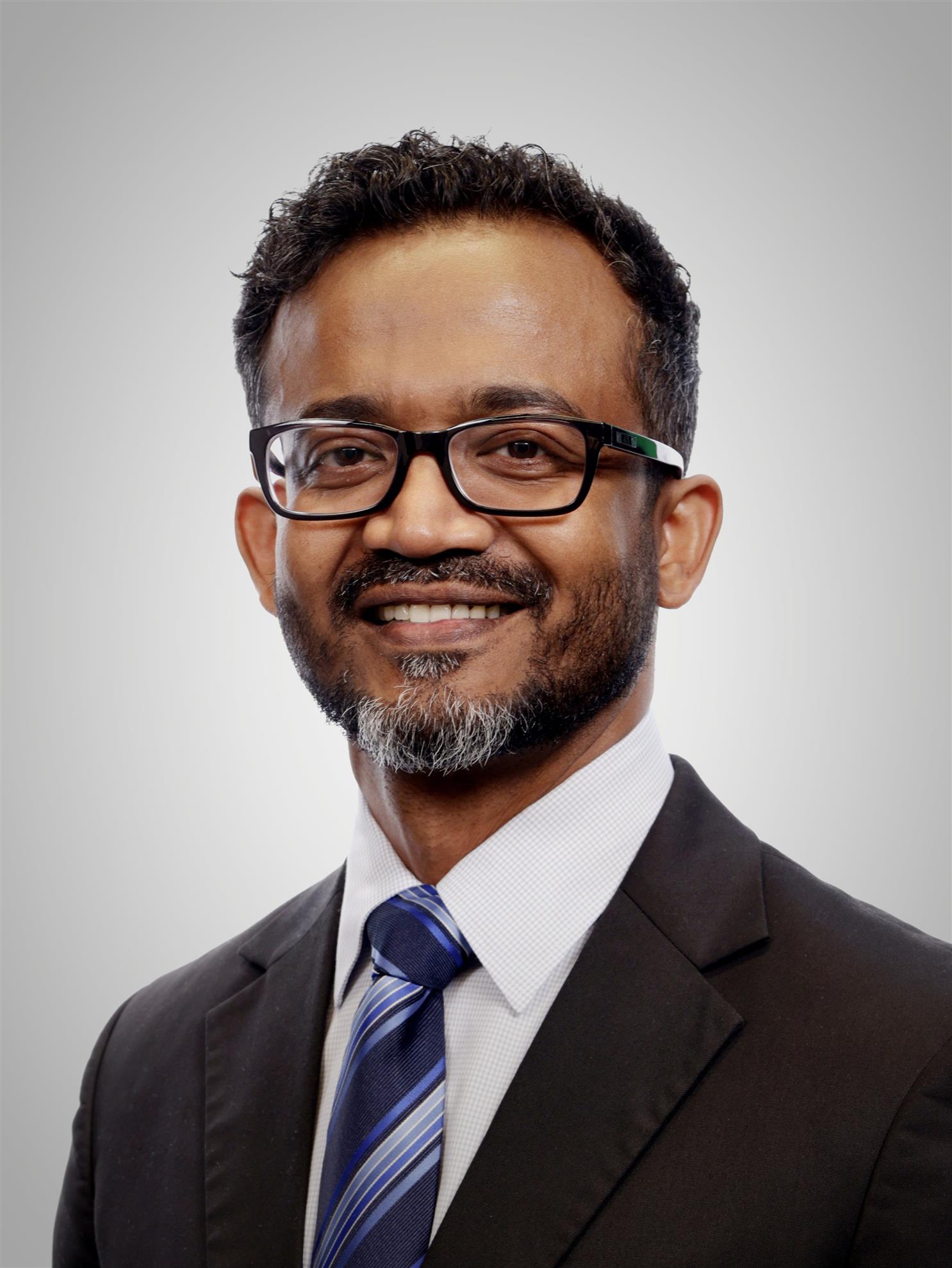 head shot of Dr. Peter Riddell