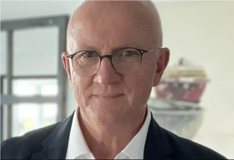 Portrait of Dr. Carles Fontcuberta wearing glasses and a dark jacket
